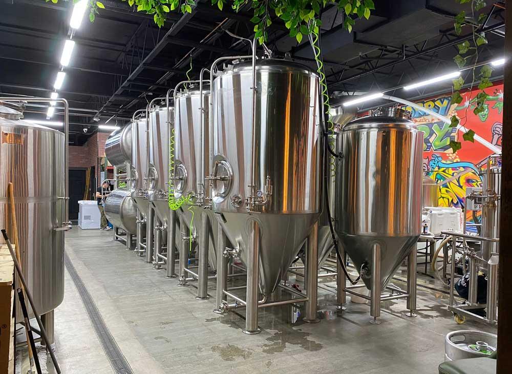 7bbl brewhouse, beer brewing system, brewery system, beer fermenters, beer unitanks, brewery equipment, brewing beer, craft beer, bay boys brewing, horizontal bright beer tank, tiantai beer equipment